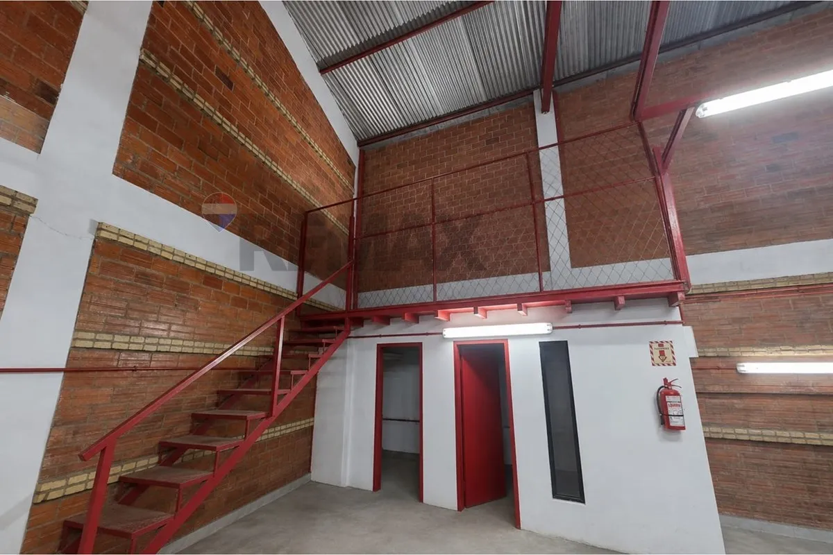 Deposito en venta en Mariscal Lopez