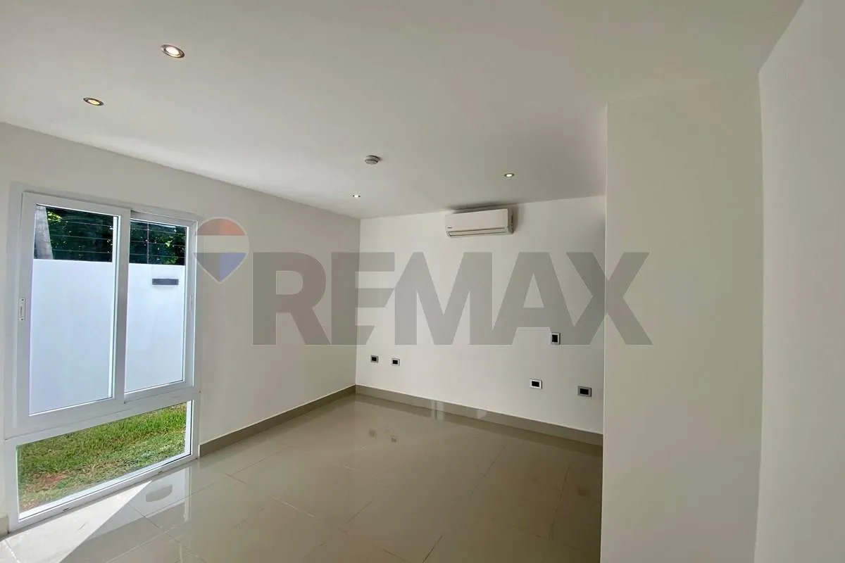 Casa en venta en Luque