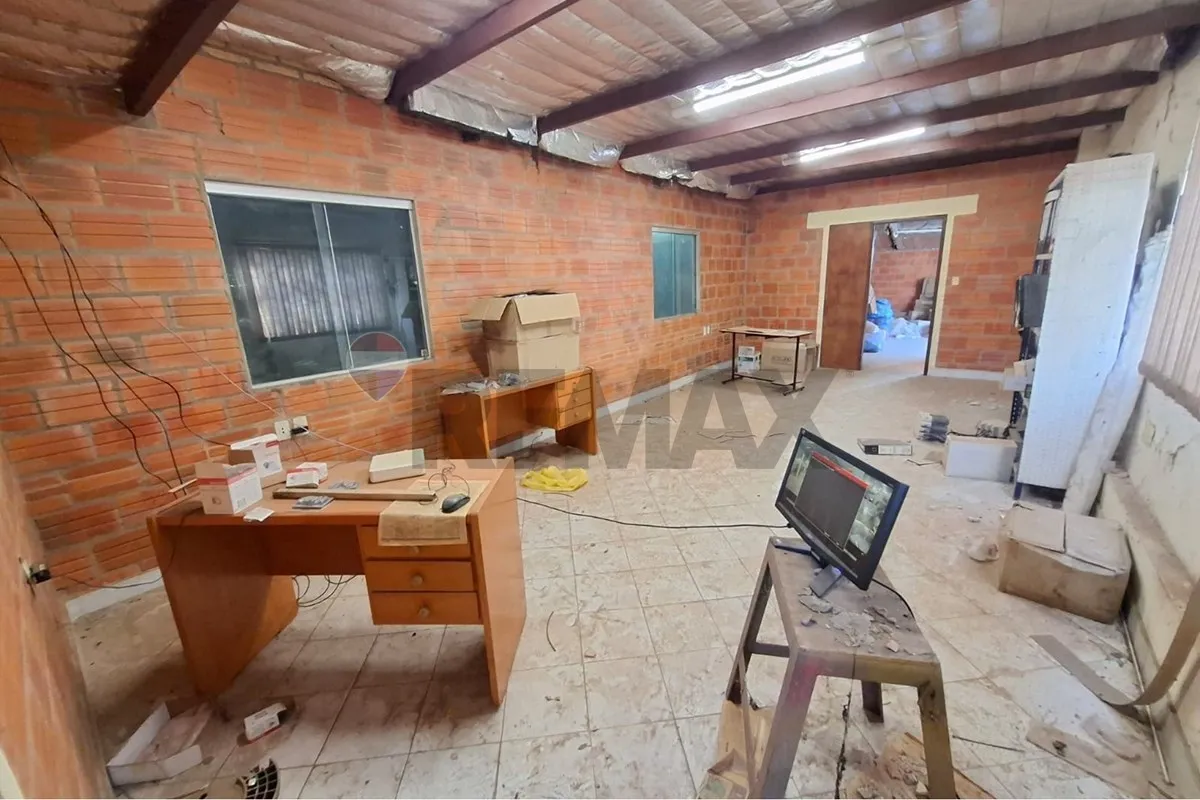 Deposito en venta en Callejón - casi Tte. Ettiene - Laguna Grande