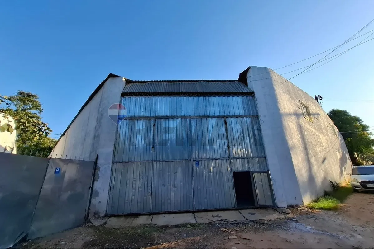 Deposito en venta en Callejón - casi Tte. Ettiene - Laguna Grande